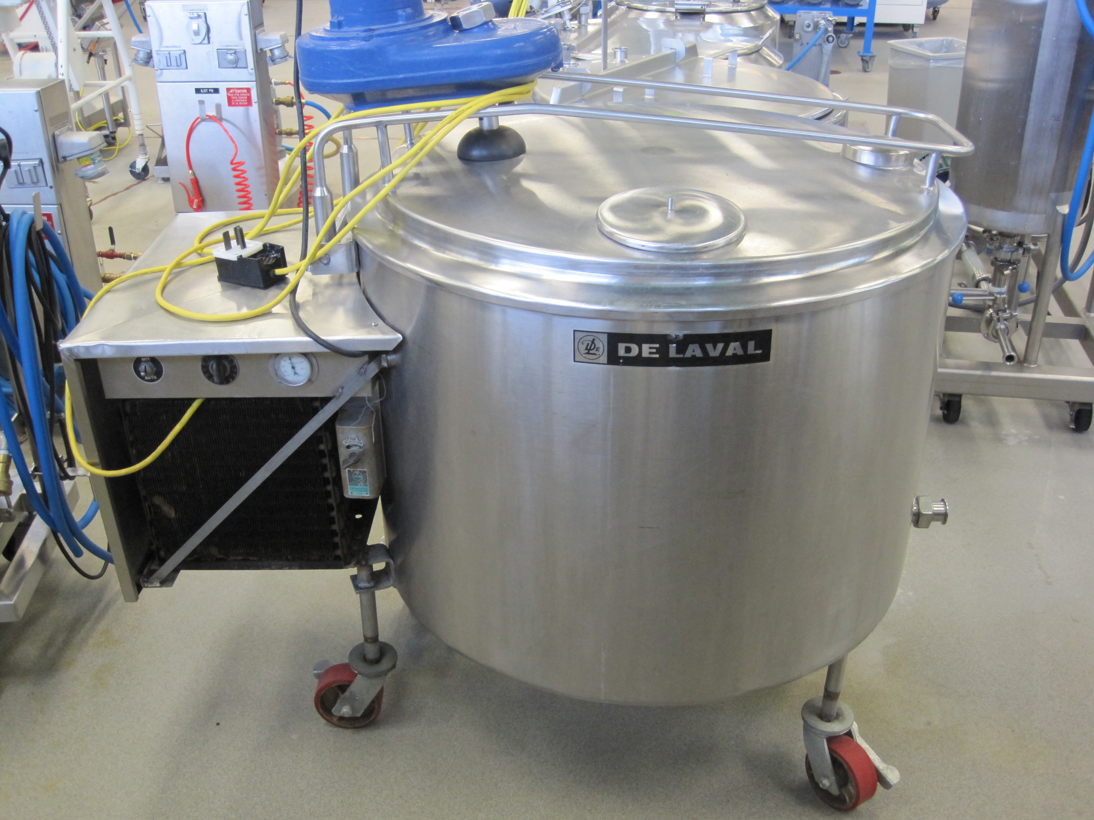 Picture of the equipment :  COOLING TANKS