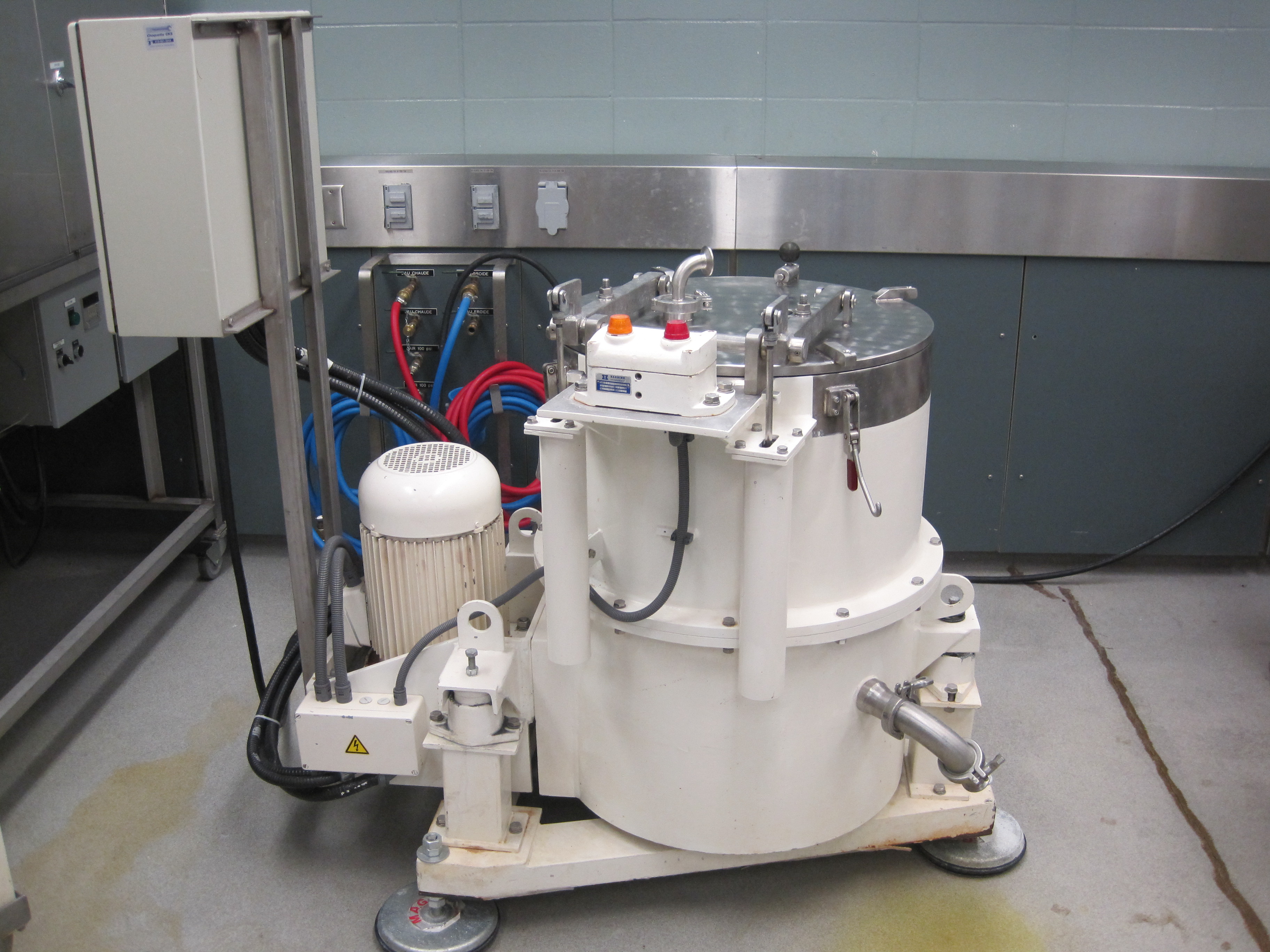 Picture of the equipment :  BASKET CENTRIFUGE