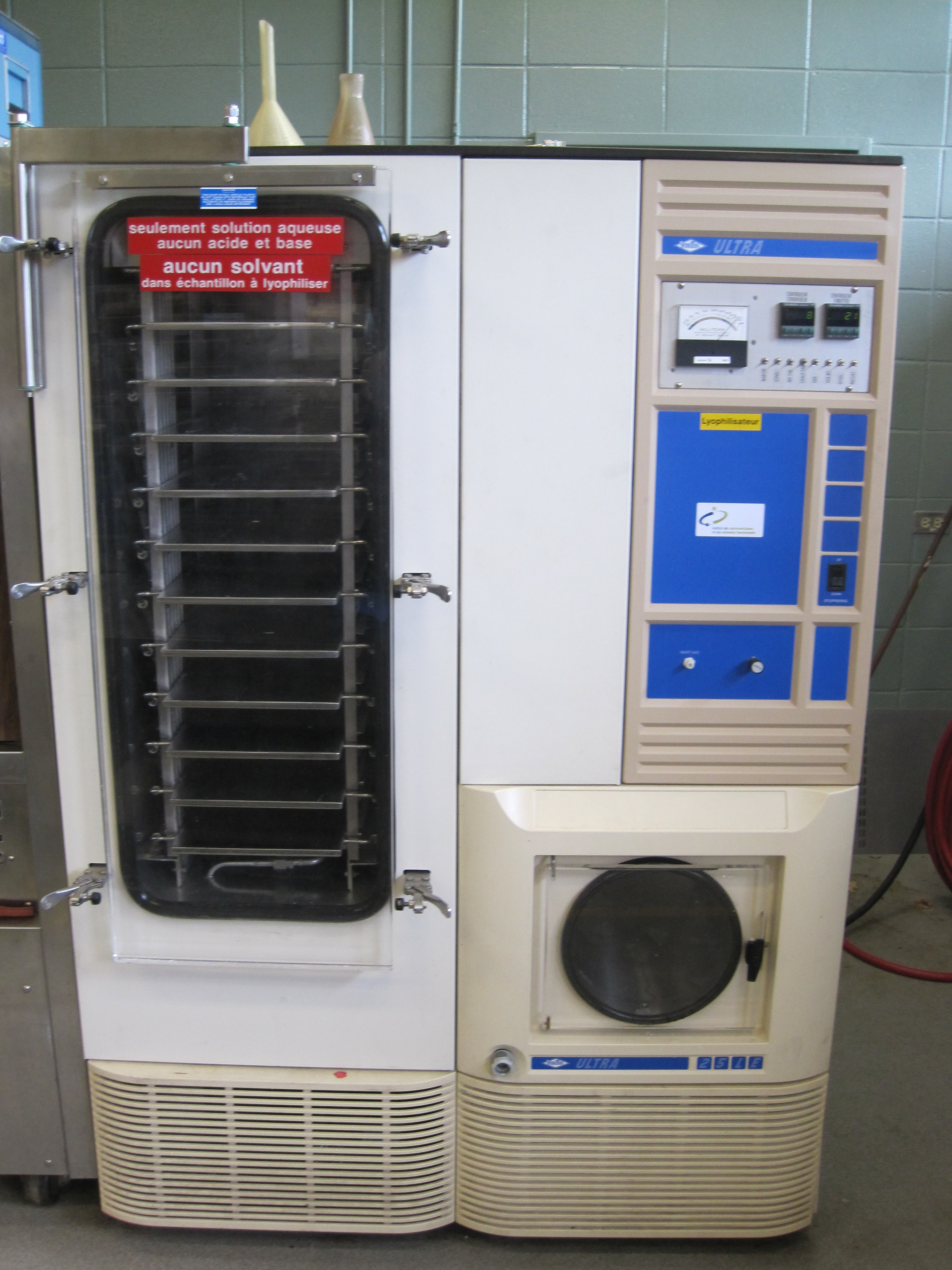 Picture of the equipment :  FREEZE DRYER "ULTRA-VIRTIS 25LE"
