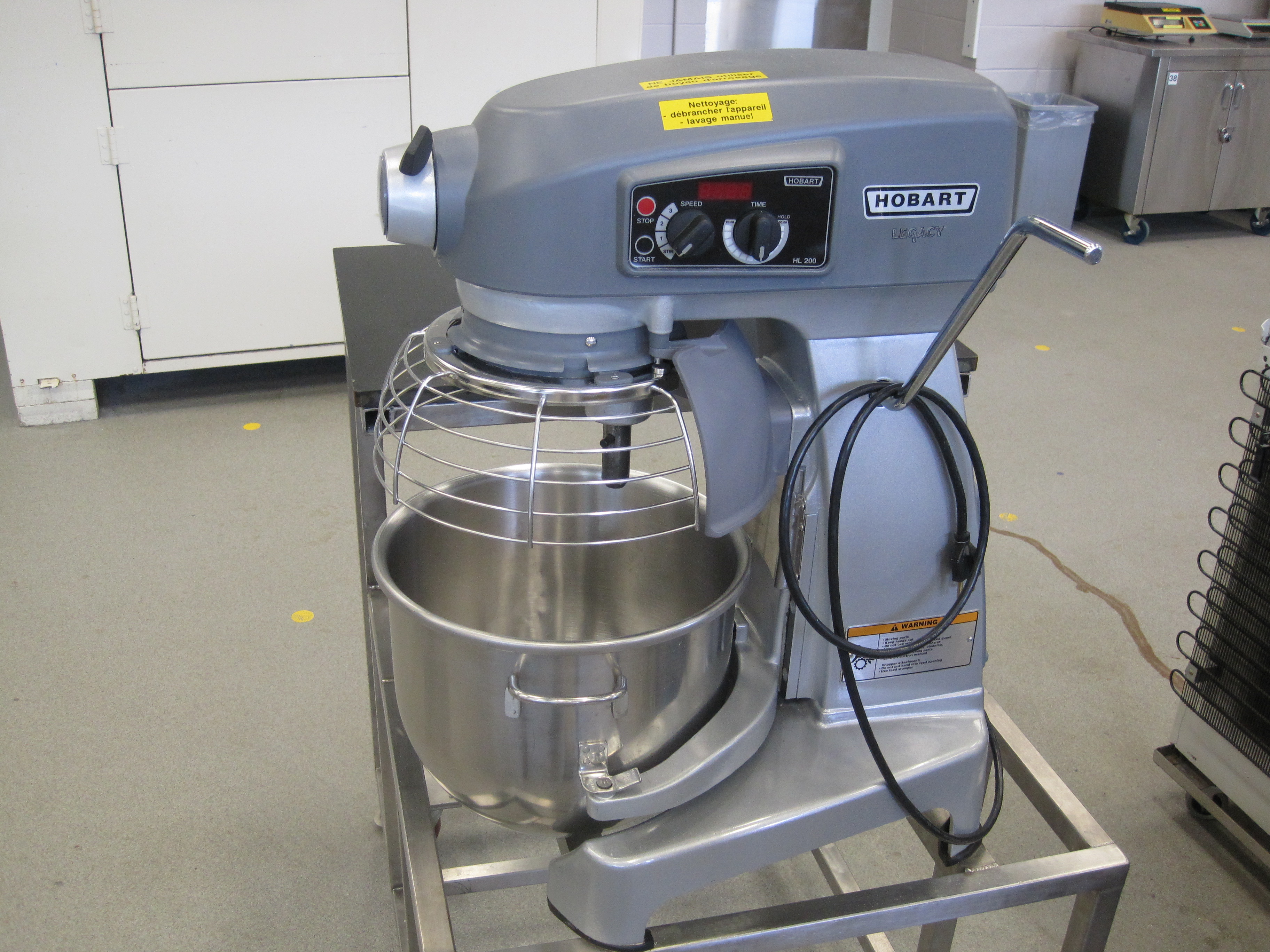 Picture of the equipment :  DOUGH MIXER