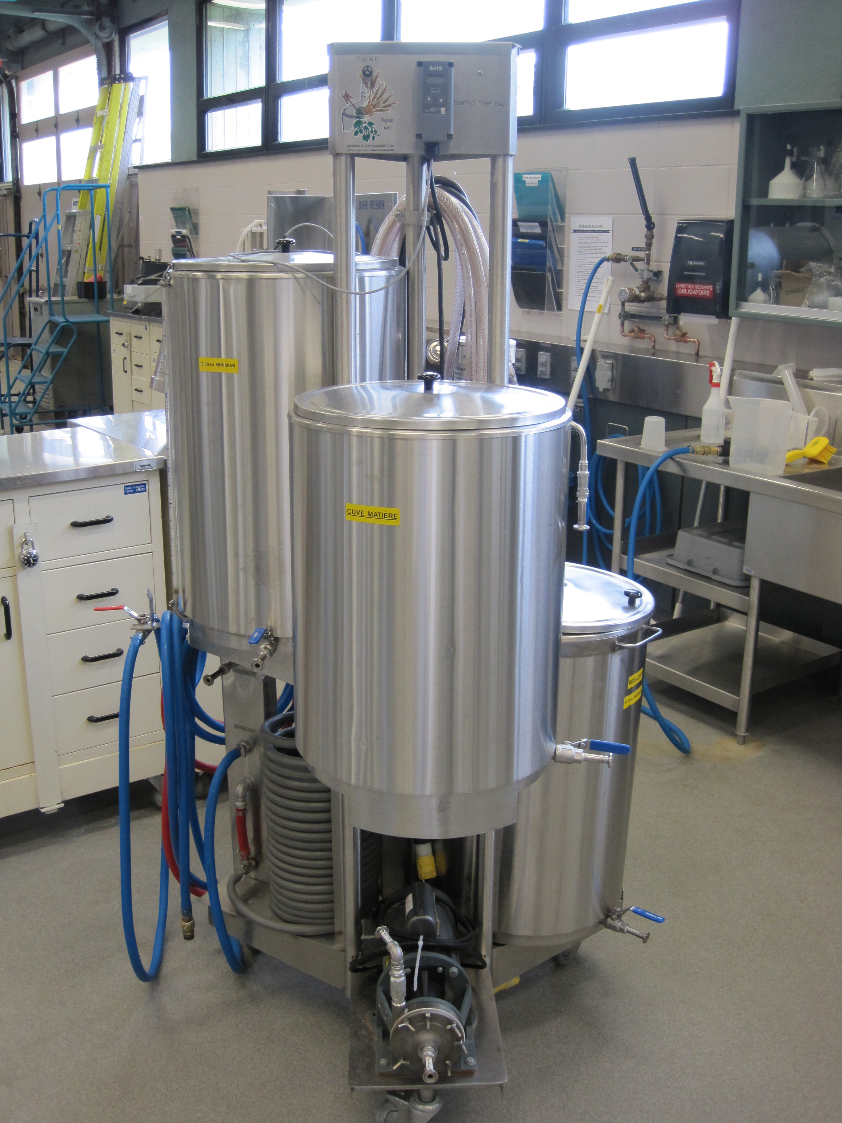 Picture of the equipment :  MICRO-BREWERY