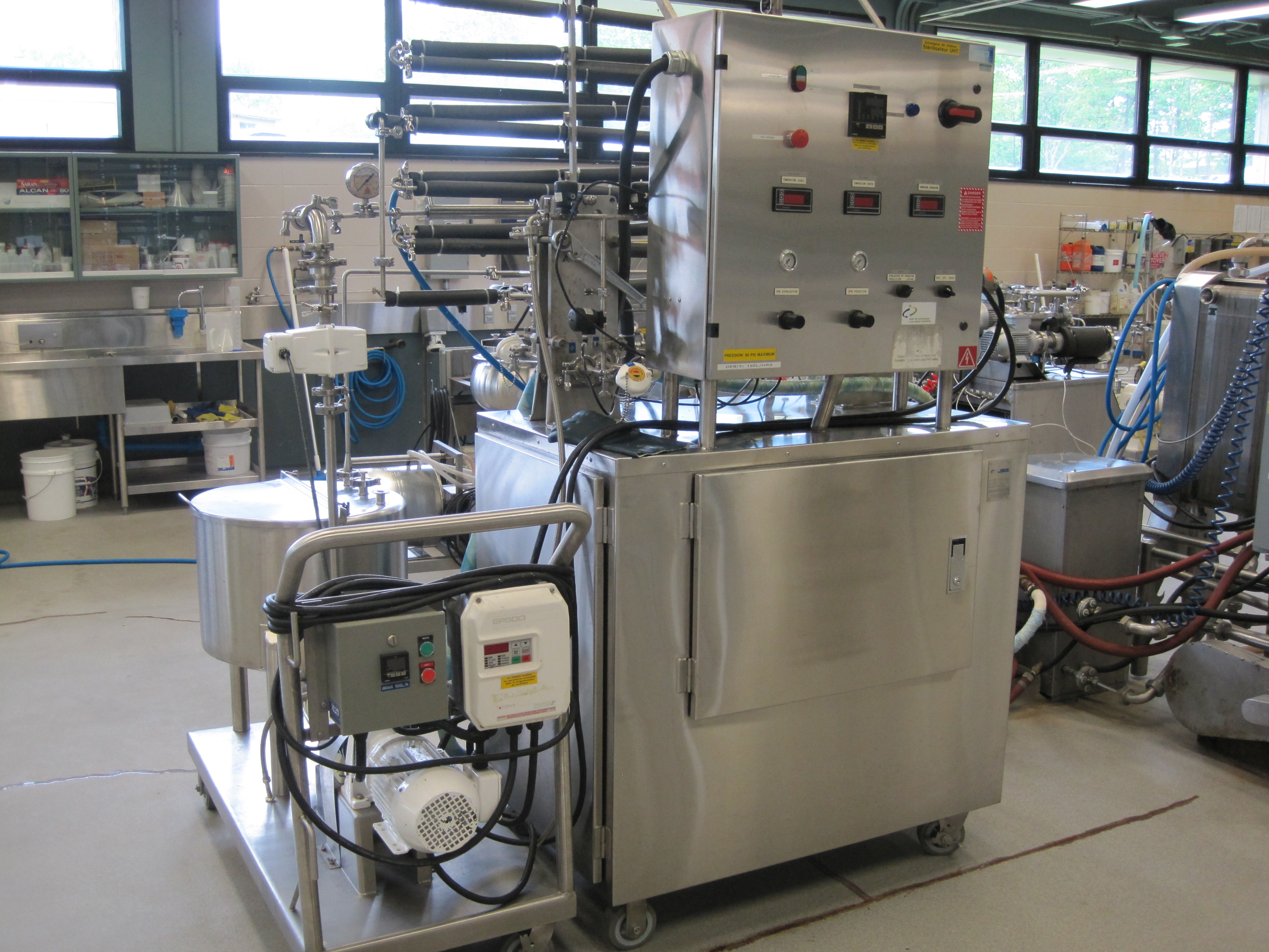 Picture of the equipment :  PASTEURIZER-STERILIZER "CHALINOX"