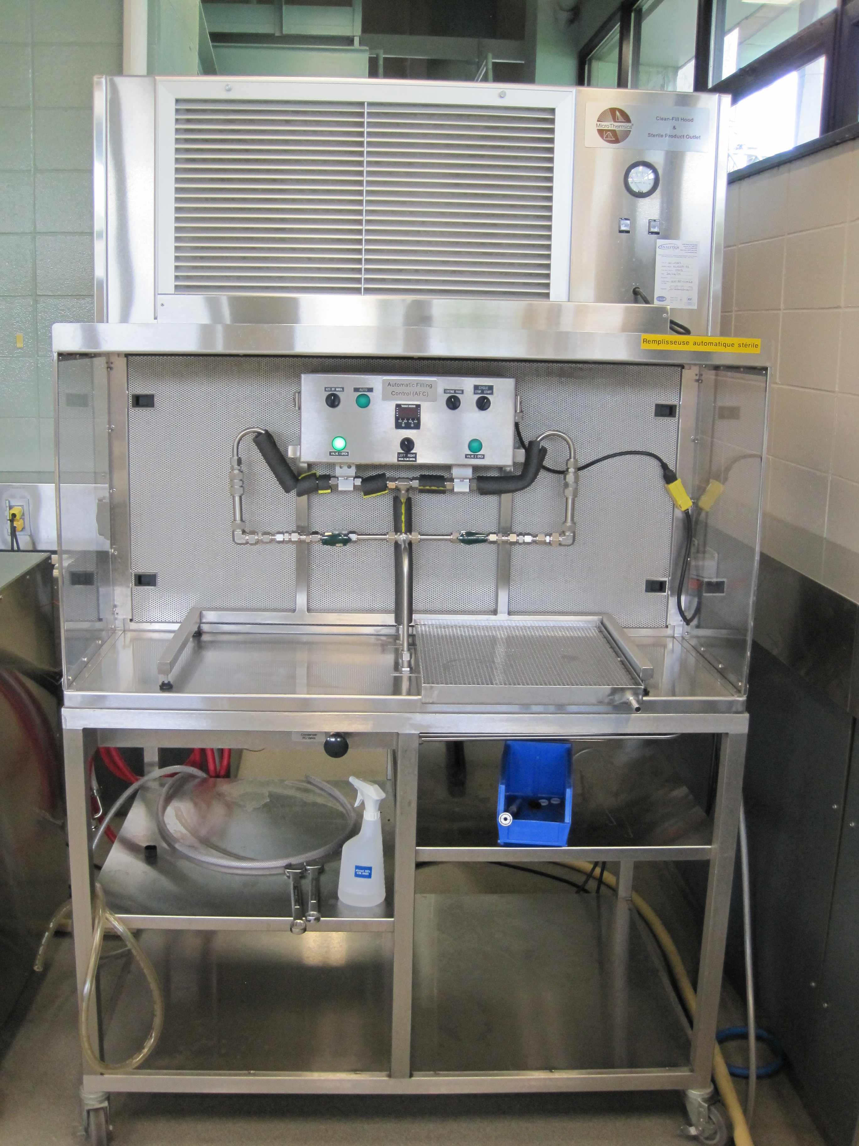 Picture of the equipment :  STERILE FILLING HOOD