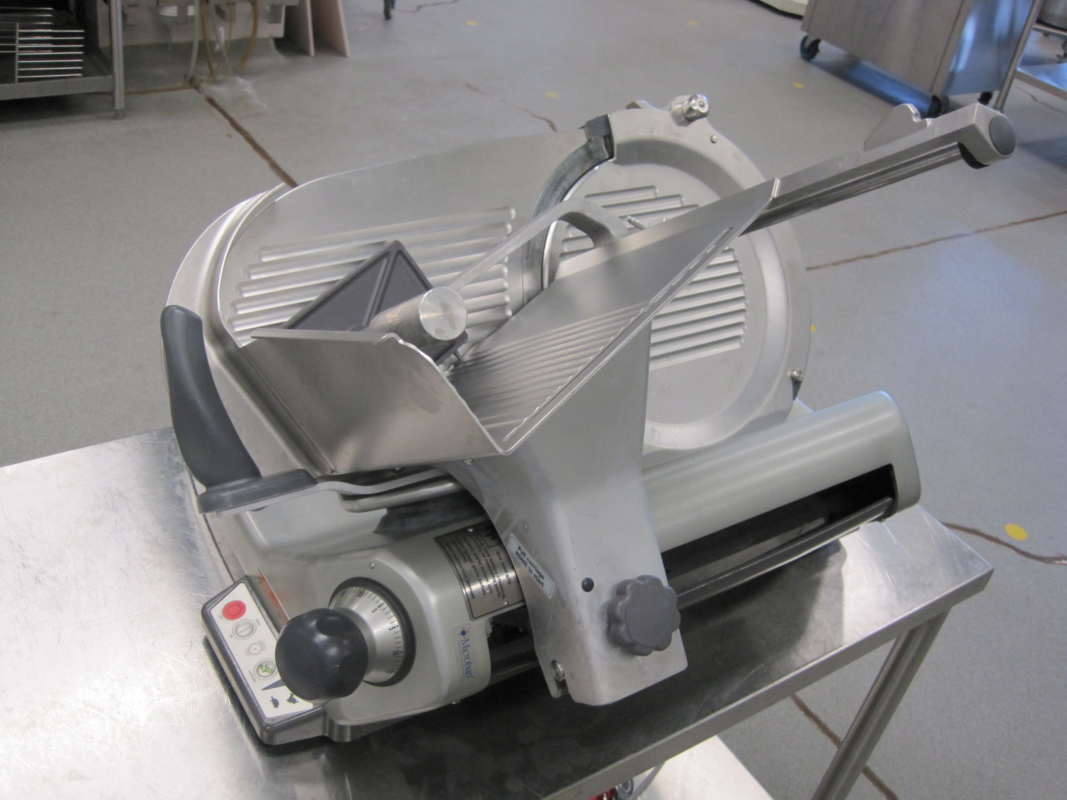 Picture of the equipment :  AUTOMATIC SLICER